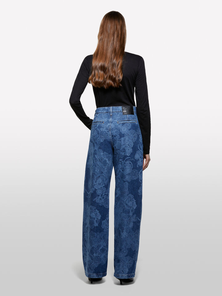 Dunkle Mom-Fit-Jeans im Style 68 - mom fit und boyfriend jeans für damen - Blau | Sisley image number 2